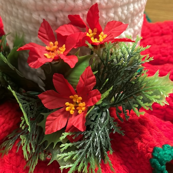 Vintage Early 1980s Christmas Crocheted Large candle centerpiece poinsettia bell - Picture 3 of 10